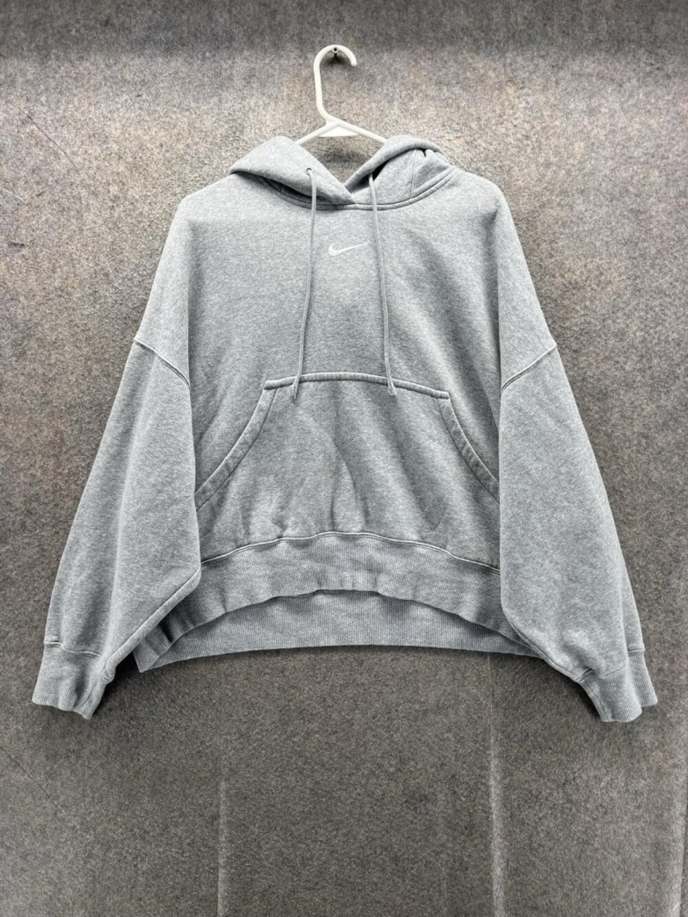 Nike Hoodie Womens Medium Gray Fleece Cropped Center Swoosh Pullover Sweatshirt